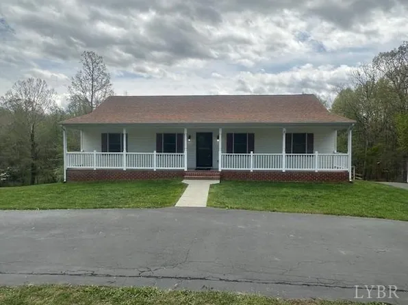 124 Twin Lakes Rd, Evington, VA 24550