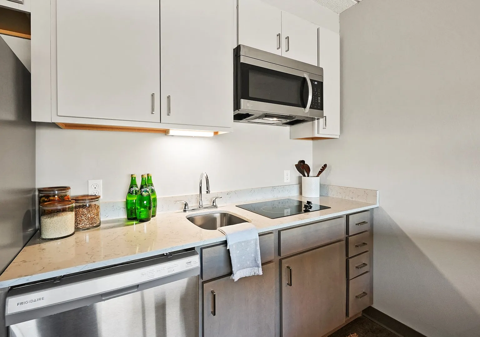 AIRE MSP Apartments — Photo 4