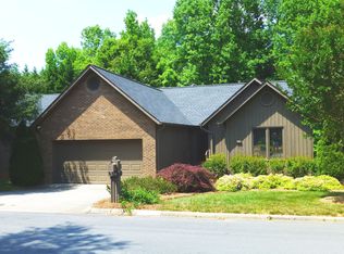 586 Ridgehaven Dr, Winston Salem, NC 27104