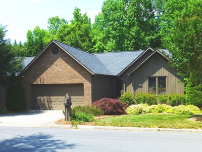 586 Ridgehaven Dr, Winston Salem, NC, 27104