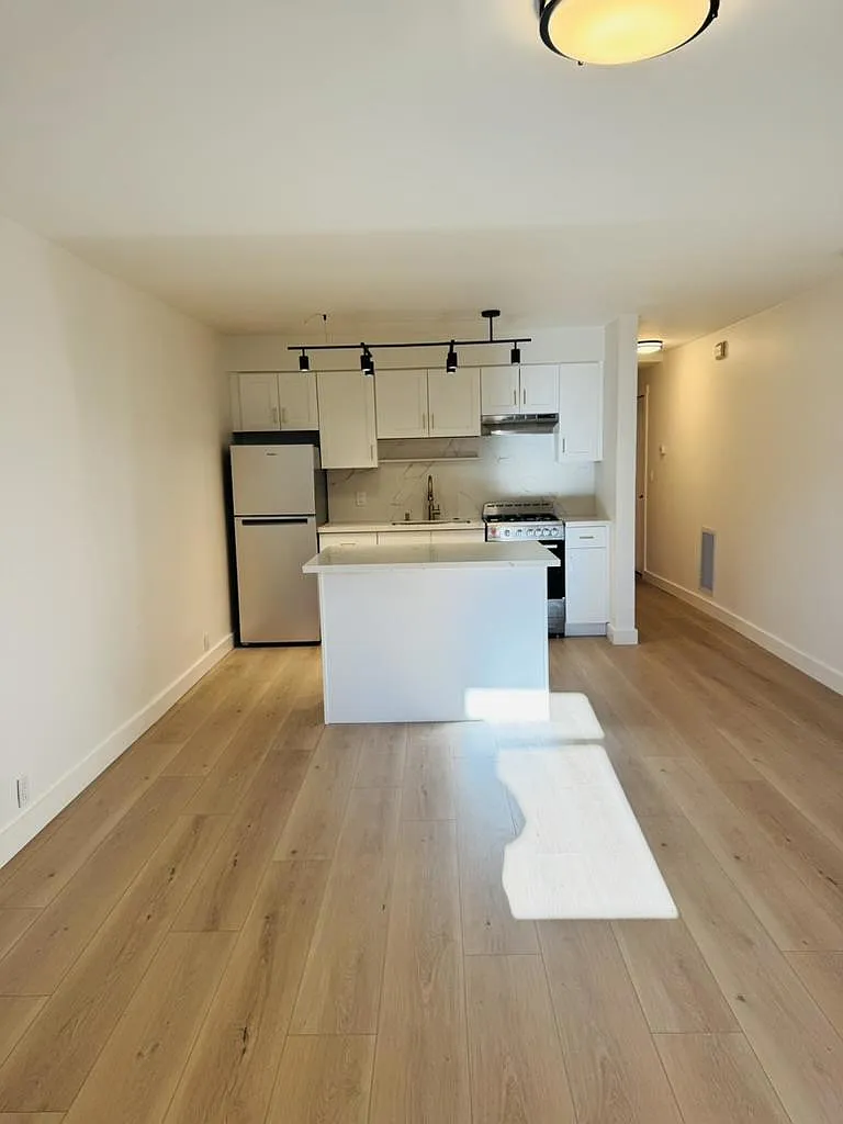 1 bed, 800 sqft, $2,695 — Photo 2