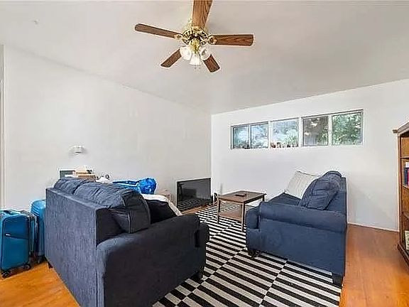 1 Bed room Reception