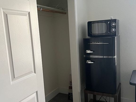 4th image of 1033 Colleen Ct