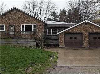 2nd image of 3151 Maple Rd E