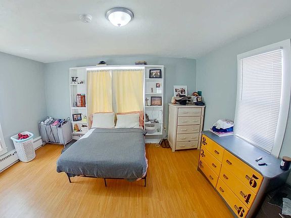 3rd image of 731 Humboldt St APT 2