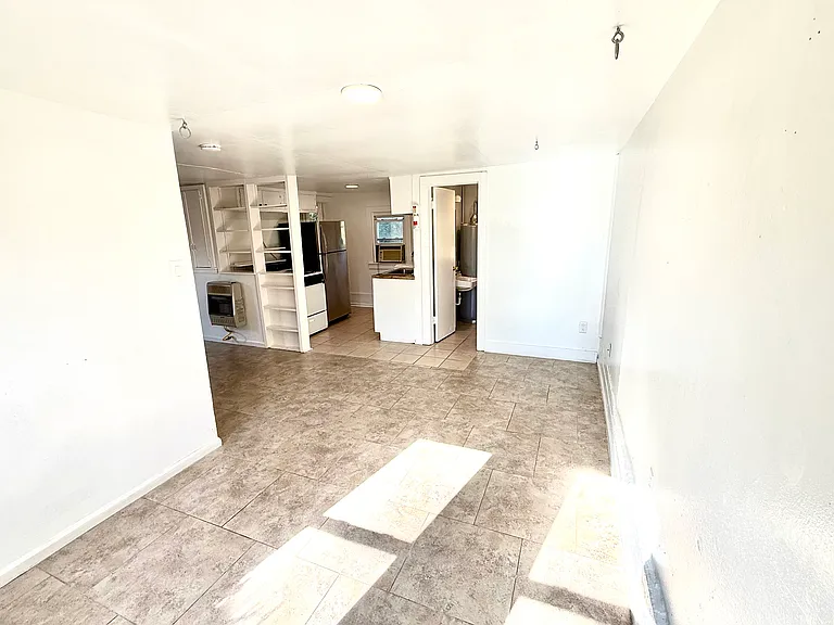 5516 F St #B — Photo 8