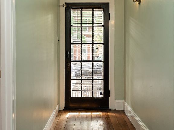 2nd image of 302 1/2 S Pine St