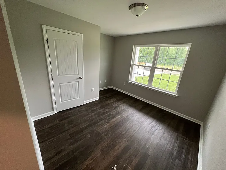 128 Callaway Cres — Photo 8