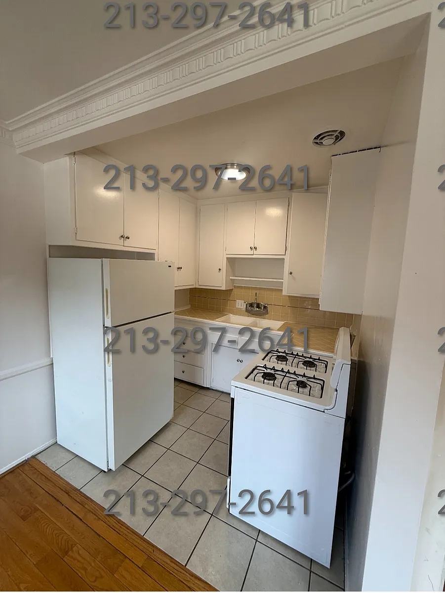 Building Photo - 2503 W 4th St #7