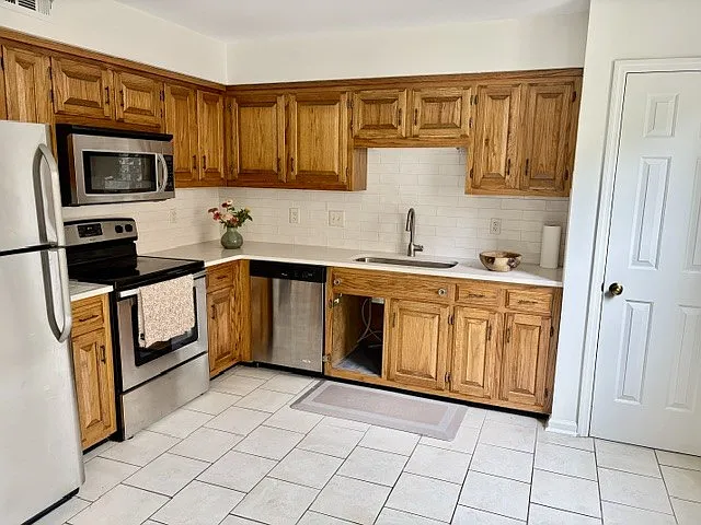 304 Brentwood Point — Photo 3