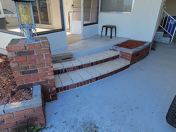 4th image of 982 Montego Ave E