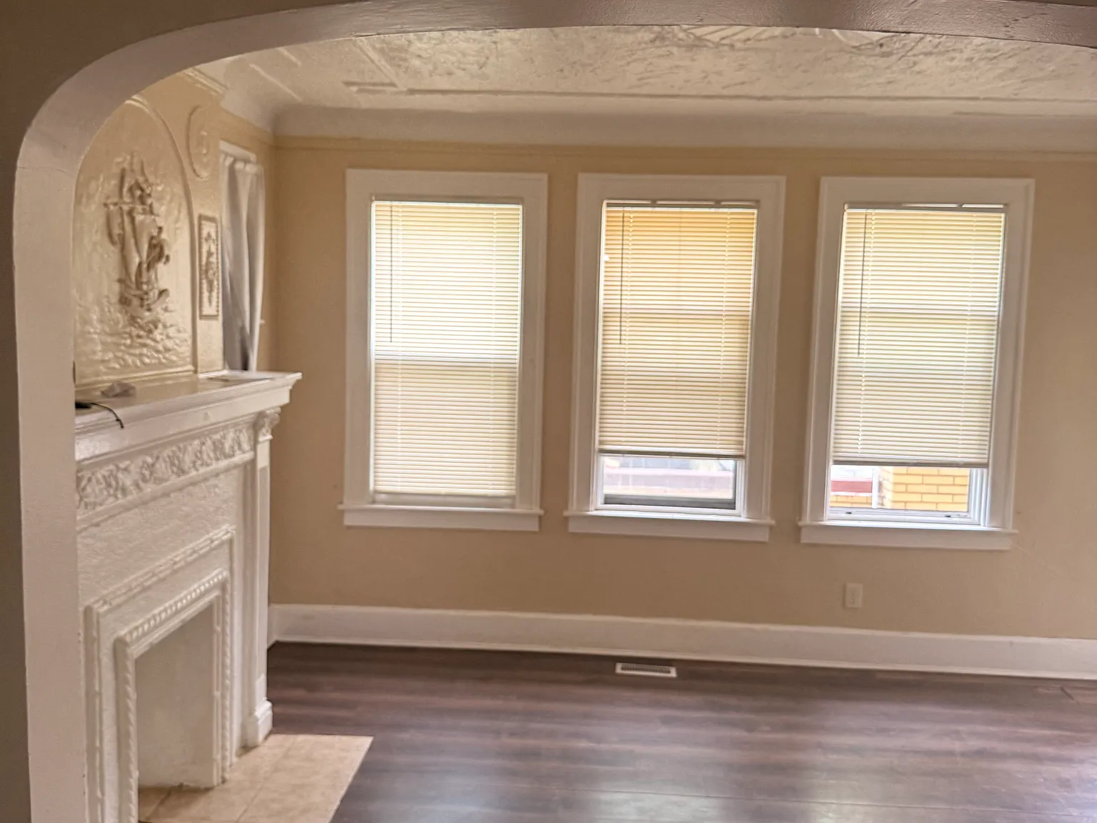3 bed, 1200 sqft, $1,100 — Photo 1