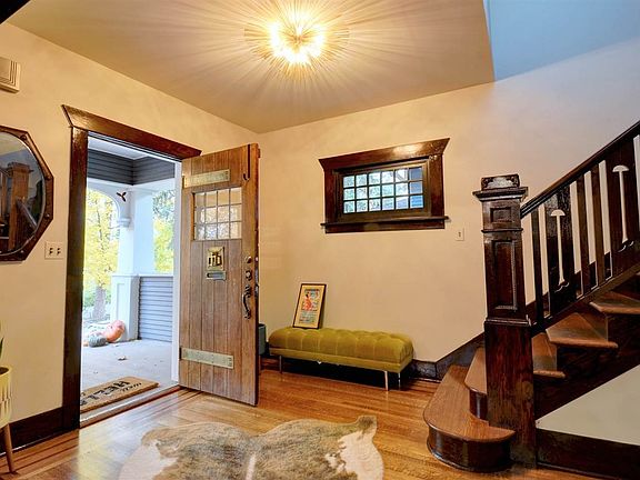 4th image of 721 W 22nd Ave