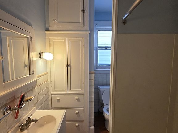 4th image of 80 Gladstone St APT 2