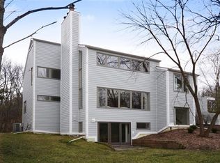 395 Windycrest Dr, Ann Arbor, MI 48105