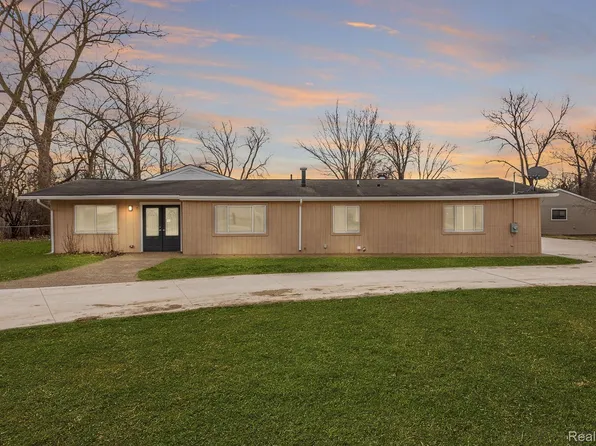29619 Hemlock Ave, Farmington, MI 48336