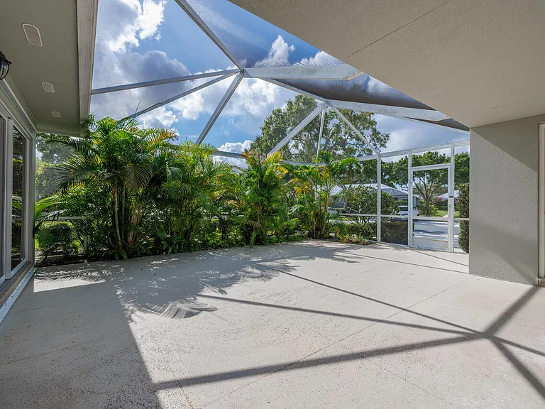 1560 SW Waterfall Blvd — Photo 4