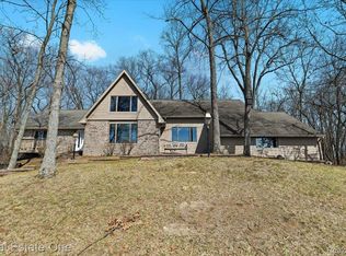 5595 Navajo Trl, Pinckney, MI 48169