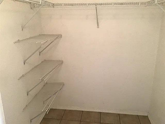 922 Lake Biscayne Way — Photo 9