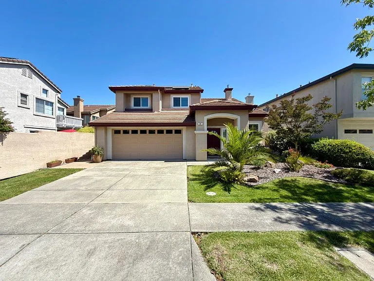 94 S Newport Dr — Photo 1