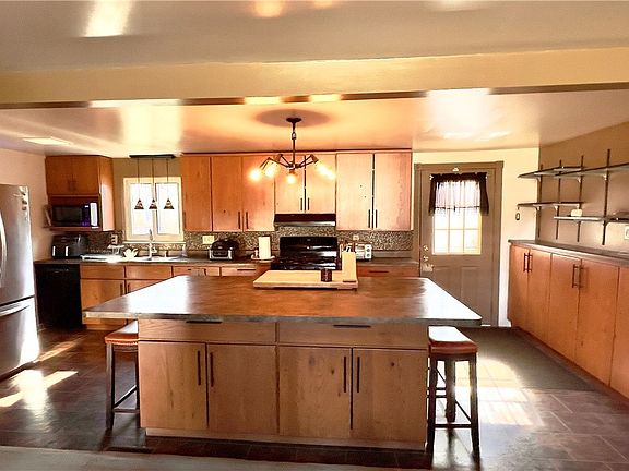 5th image of 2933 Crestwood Dr NW