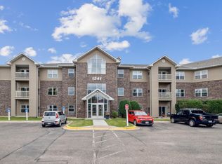 1341 Lake Dr W #309, Chanhassen, MN 55317