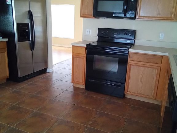 5th image of 502 Brighton Ct