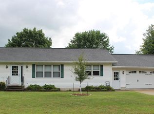 137 Nelson Cir, Manchester, IA 52057