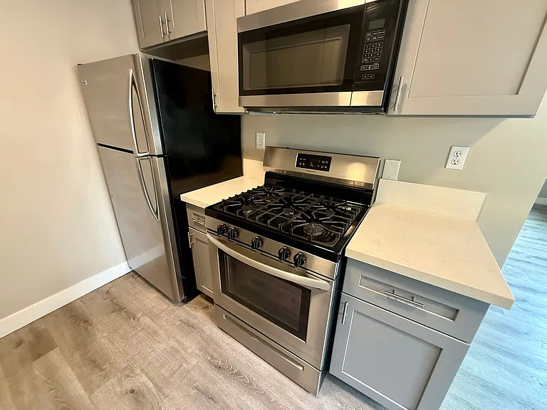 Emerald Ave Apartments — Photo 3