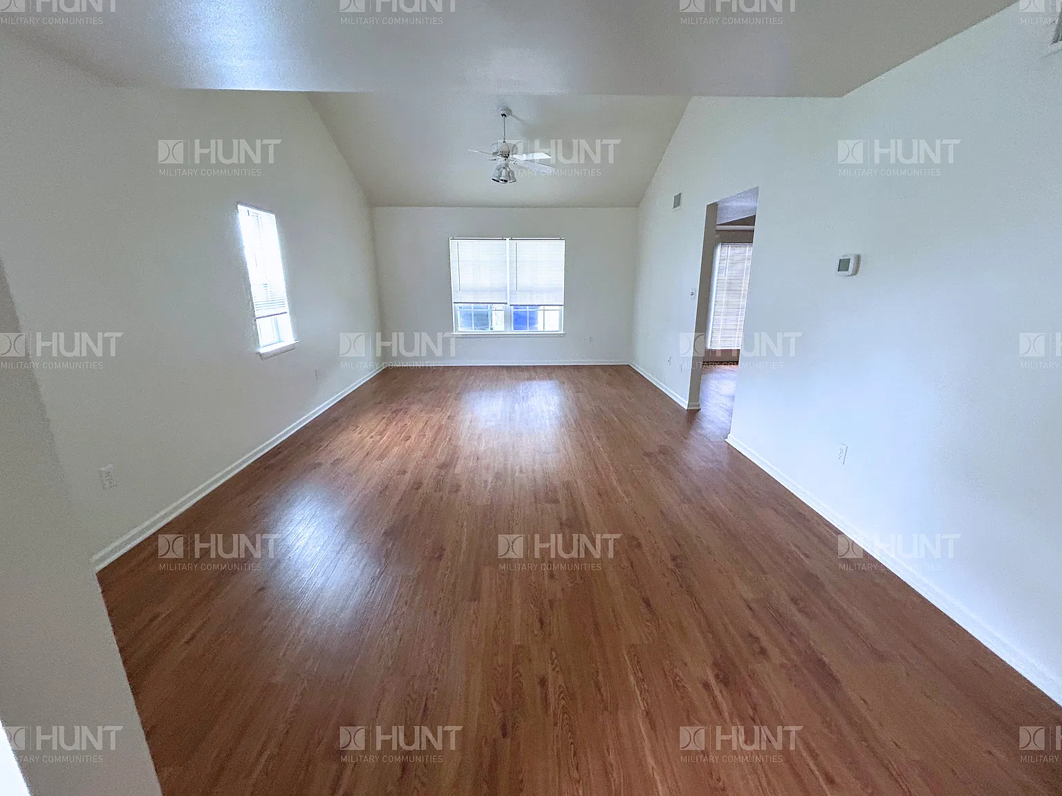 3 bed, 2.5 bath, 1861 sqft, $1,865 — Photo 2