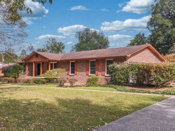 204 Lake Circle Dr, Tullahoma, TN 37388