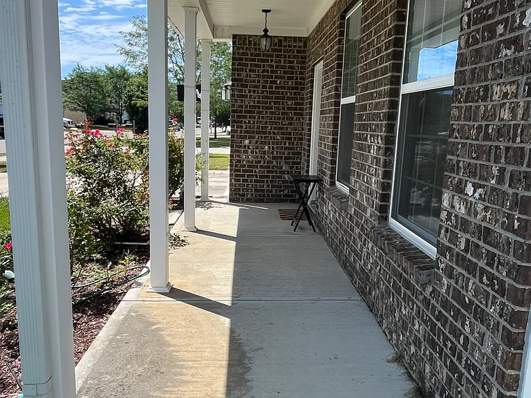 2045 Lakecrest Dr — Photo 3