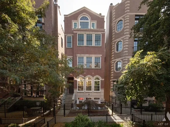 909 W Roscoe St #1, Chicago, IL 60657