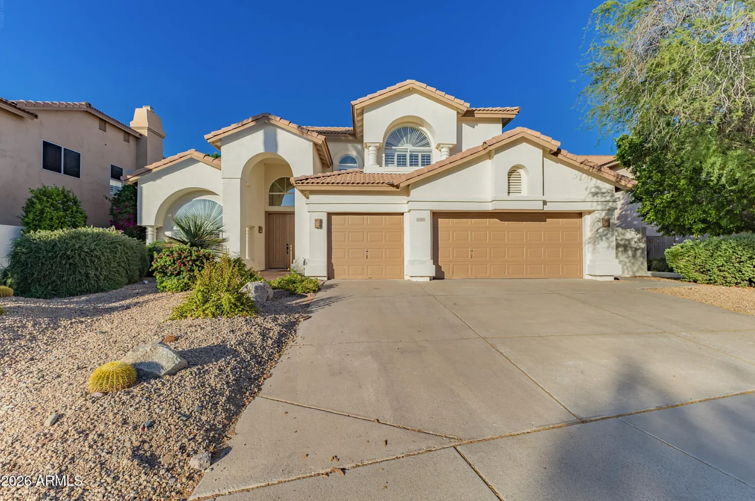 5 bed, 3253 sqft, $8,200 — Photo 3