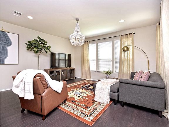 5th image of 177 Carlina Loop