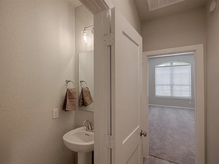 115 Handley Dr — Photo 12
