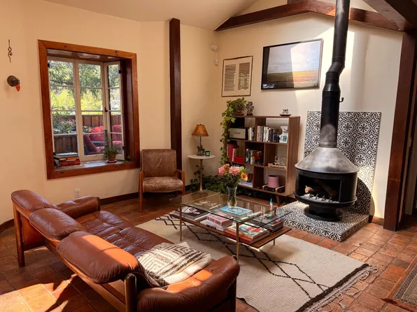 2566 Verbena Dr, Los Angeles, CA 90068