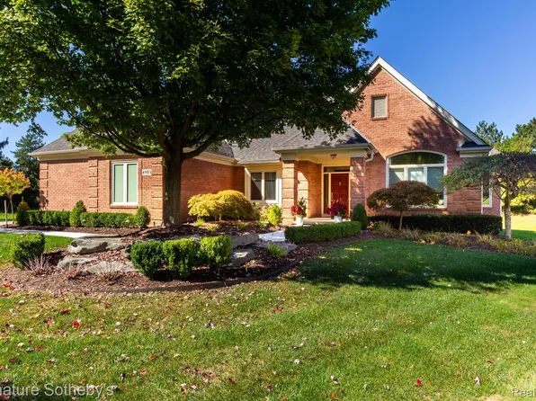 4903 Seasons Ct, Troy, MI 48098
