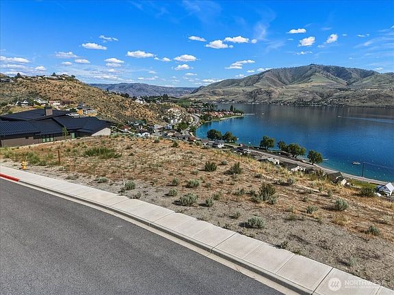 4th image of 128 Crystal Crest Drive