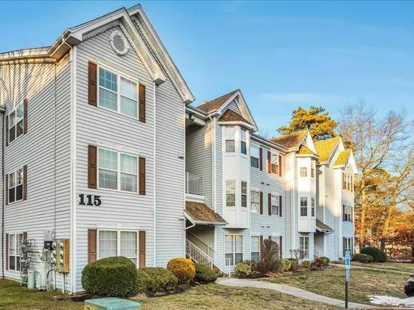 2 Navajo Ct, Absecon, NJ 08205