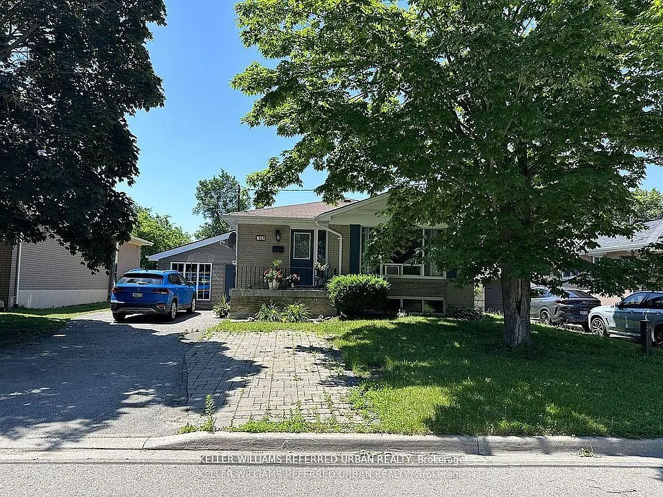 30 Collins Cres #MAIN