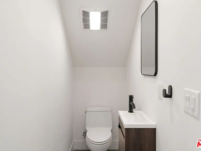 3909 W Exposition Blvd — Photo 21