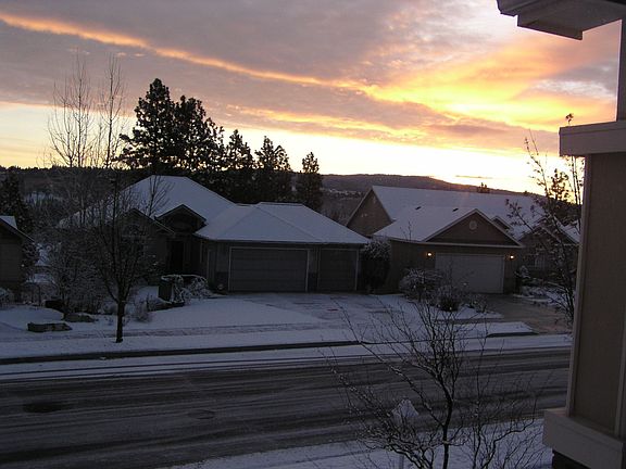 2/2007 View Front Window