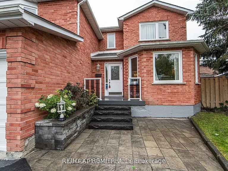 376 Kelly Cres #MAIN — Photo 8