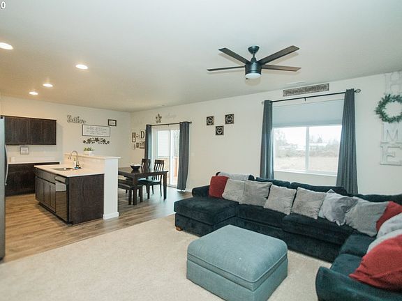 3rd image of 907 Bear Creek Dr