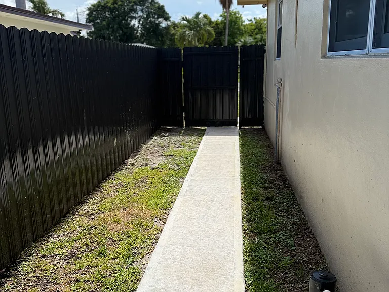 19521 NW 1st Ct — Photo 2