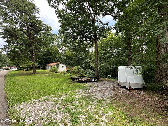 3rd image of 318 Woodland Dr