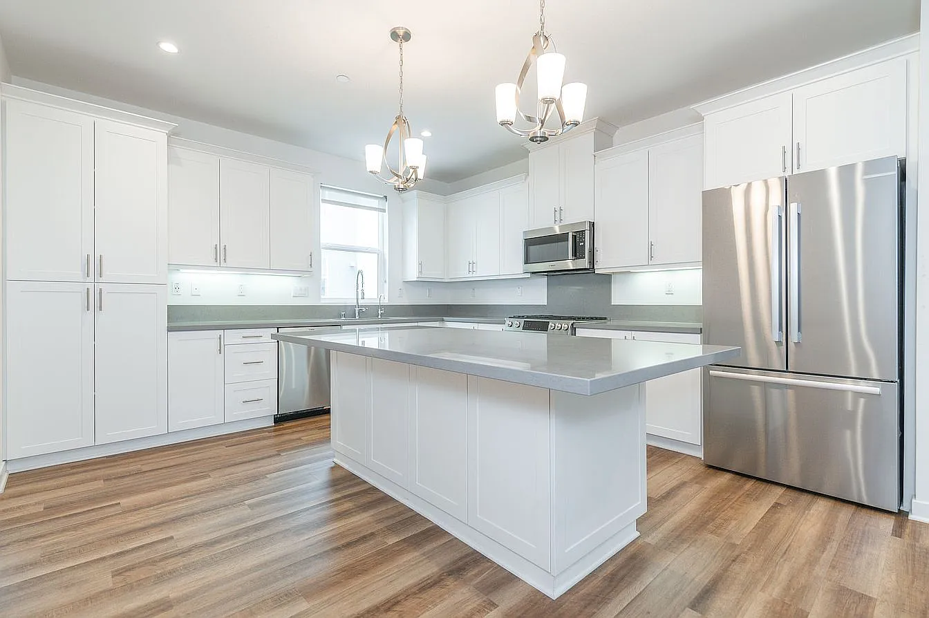 3 bed, 1843 sqft, $4,900 — Photo 3
