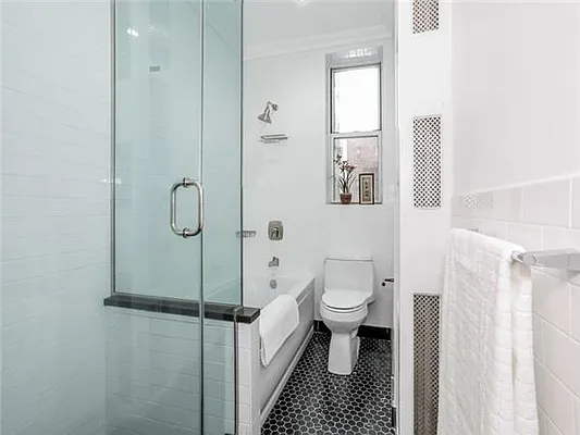 Sold by Avenue Sotheby's International Realty | media 35