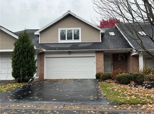 25 Foxborough Ln, Rochester, NY 14618
